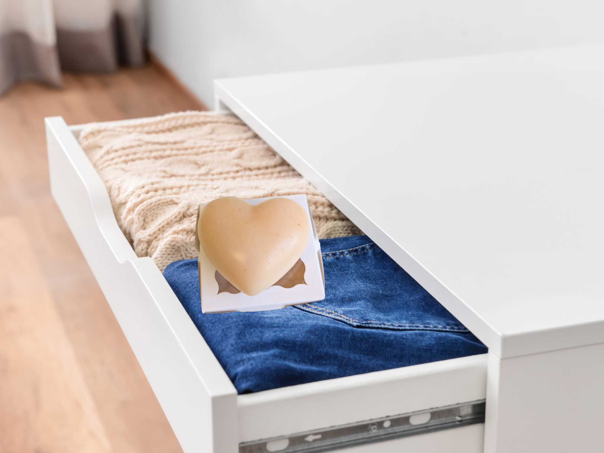 Holiday Special Wax heart freshener for closets and drawers – Limited Edition Scents for the Festive Season