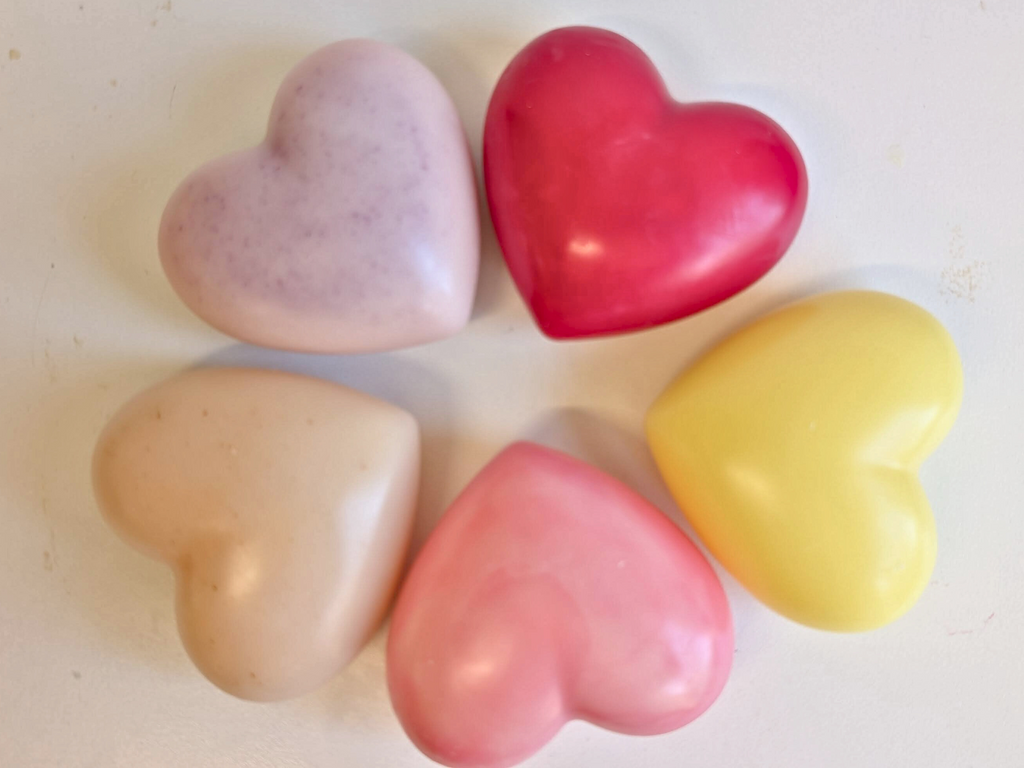 Holiday Special Wax heart freshener for closets and drawers – Limited Edition Scents for the Festive Season