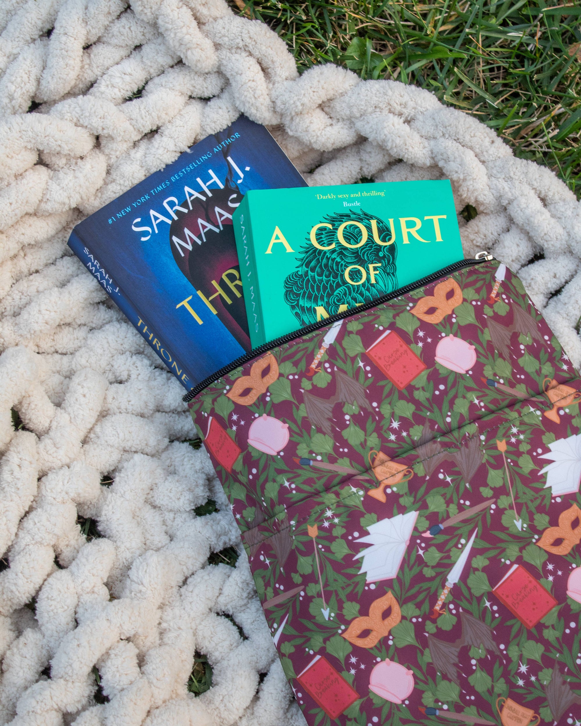 Meaggie Moos - Book / Tablet Sleeve | A Court of Thorns and Roses