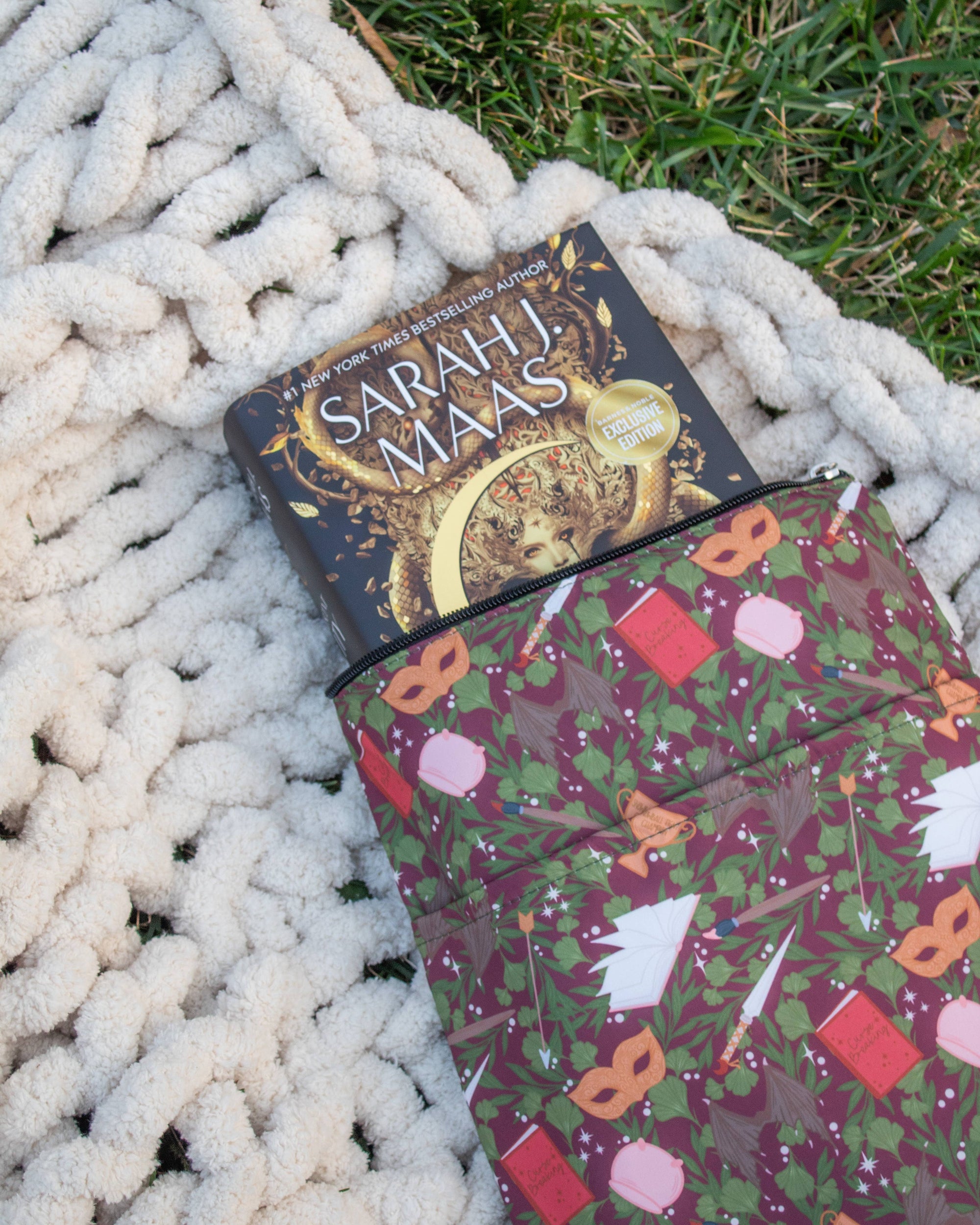 Meaggie Moos - Book / Tablet Sleeve | A Court of Thorns and Roses