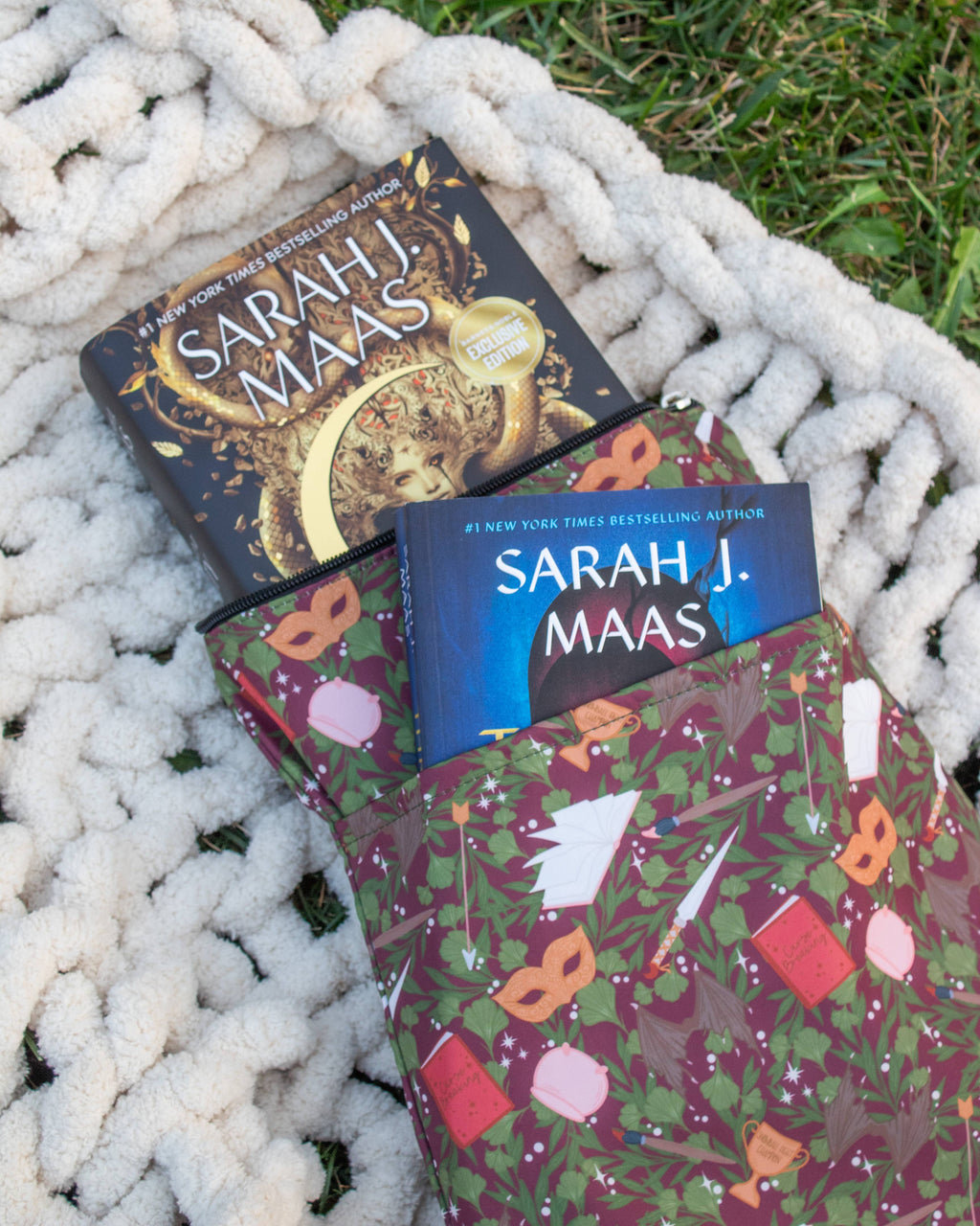 Meaggie Moos - Book / Tablet Sleeve | A Court of Thorns and Roses