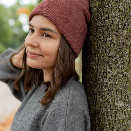 CS105 HAAKWEAR Traditional Silent Cuffed Beanie, Rusty Burgundy