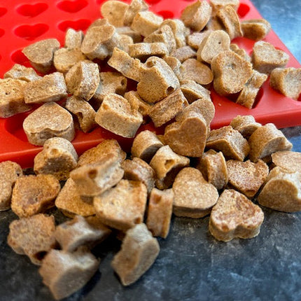 Lucy Loo Cat Treats - Chicken & Catnip (2 oz. Bag)