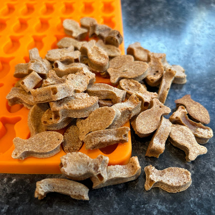Lucy Loo Cat Treat - Salmon (2 oz. Bag)