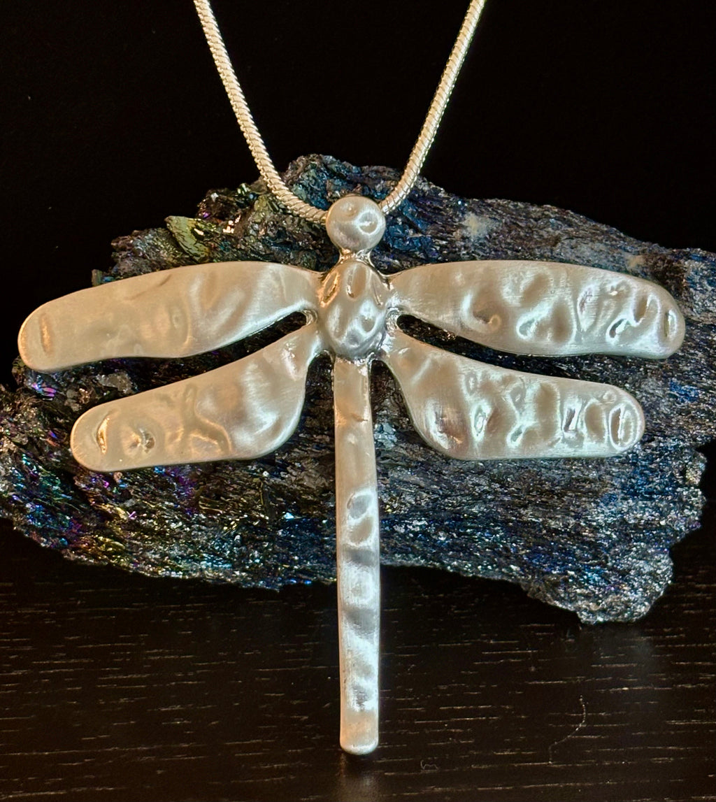 🐉 Dragonfly Pendant Necklace – Embrace Change, Fly Fierce