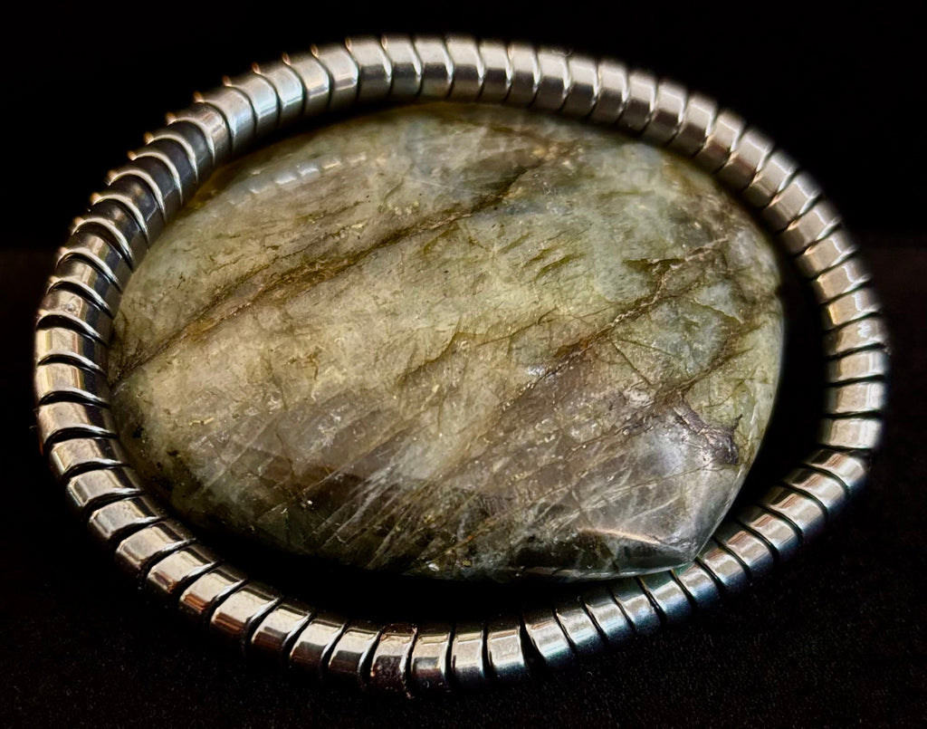 🐍 Snake Bone Style Hematite Bracelet – Bold & Modern Power Piece