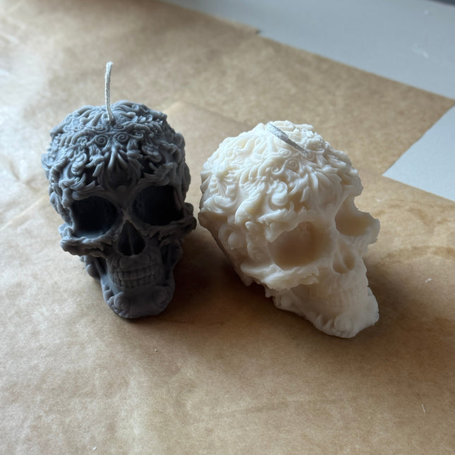 Handmade Skull Candle with Floral Details – Custom Colors & Scents for a Unique Touch