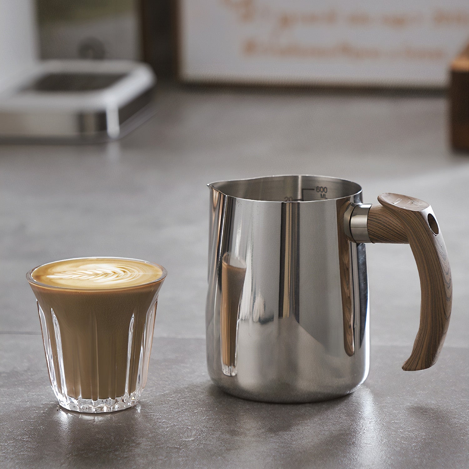 Thickened Milk Jugs For Latte, Cappuccino And Frothing Milk