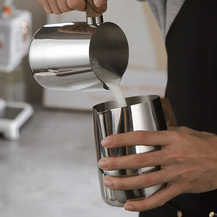 Thickened Milk Jugs For Latte, Cappuccino And Frothing Milk