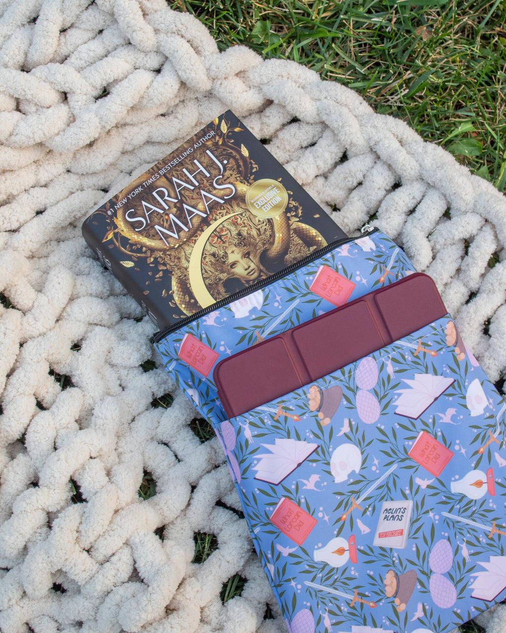 Meaggie Moos - Book / Tablet Sleeve | Throne of Glass