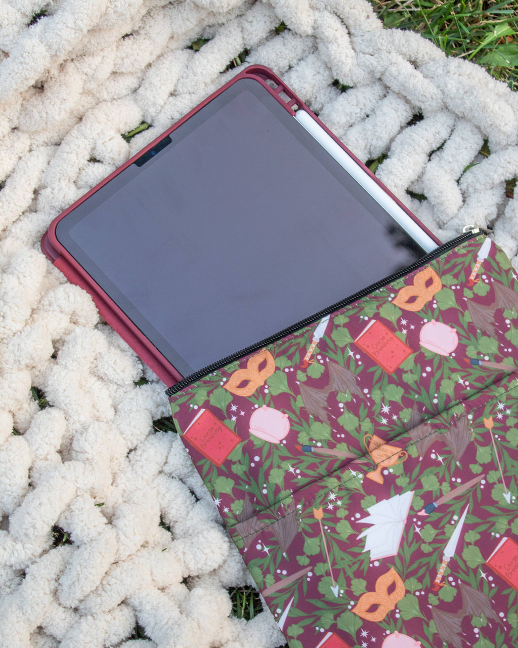 Meaggie Moos - Book / Tablet Sleeve | A Court of Thorns and Roses