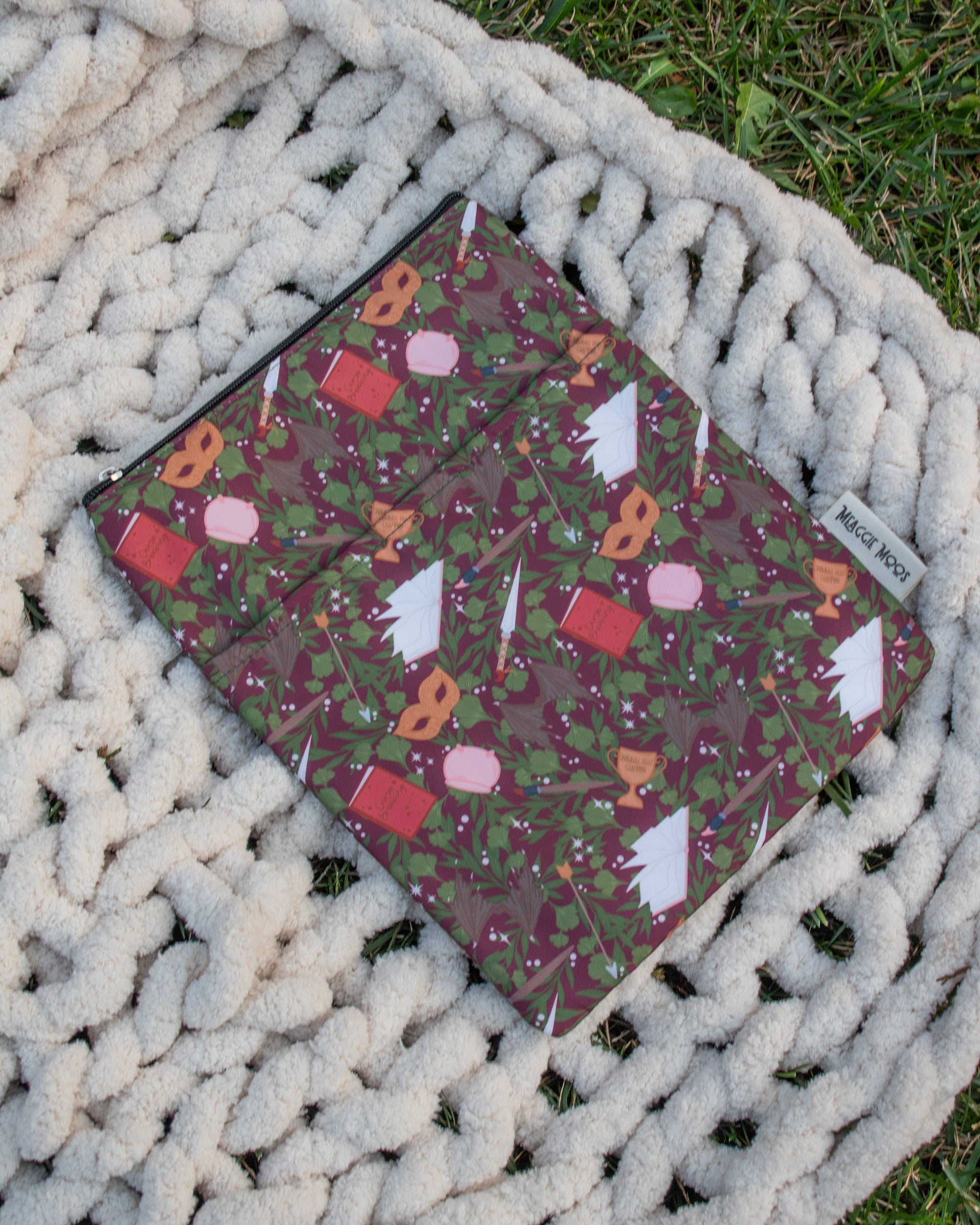 Meaggie Moos - Book / Tablet Sleeve | A Court of Thorns and Roses