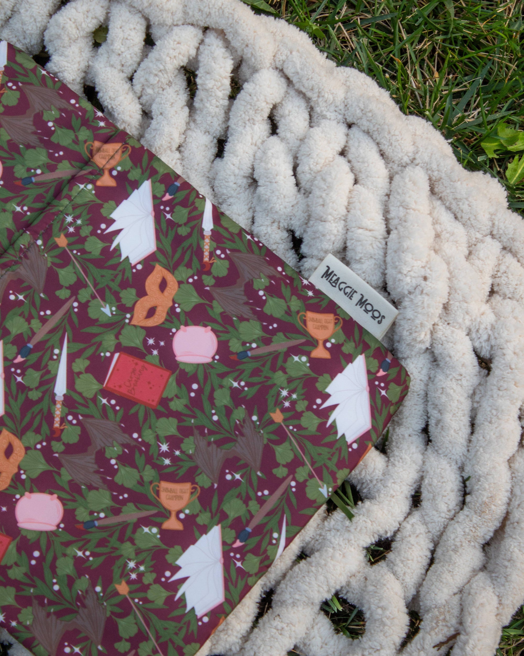 Meaggie Moos - Book / Tablet Sleeve | A Court of Thorns and Roses