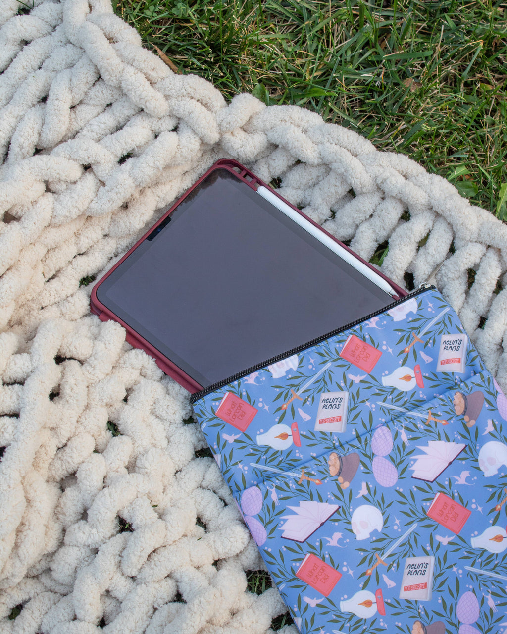 Meaggie Moos - Book / Tablet Sleeve | Throne of Glass