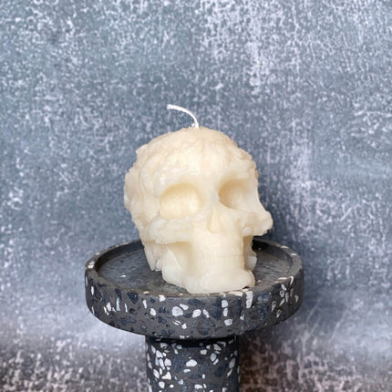 Handmade Skull Candle with Floral Details – Custom Colors & Scents for a Unique Touch