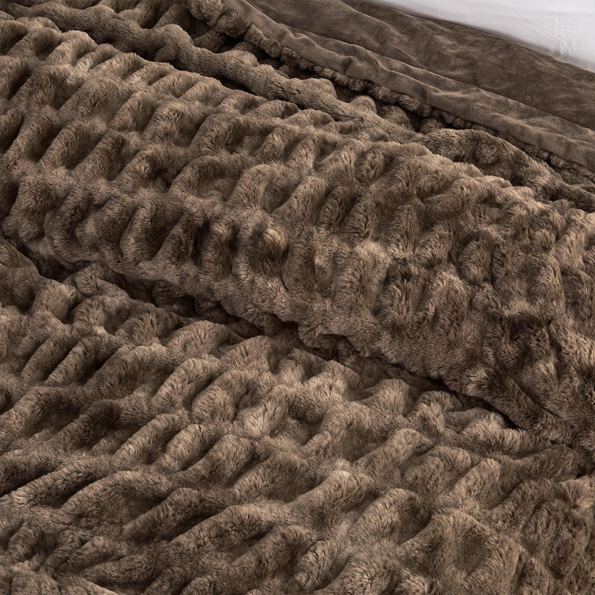 Ruched Faux Fur Throw Blanket - Alondra Collection