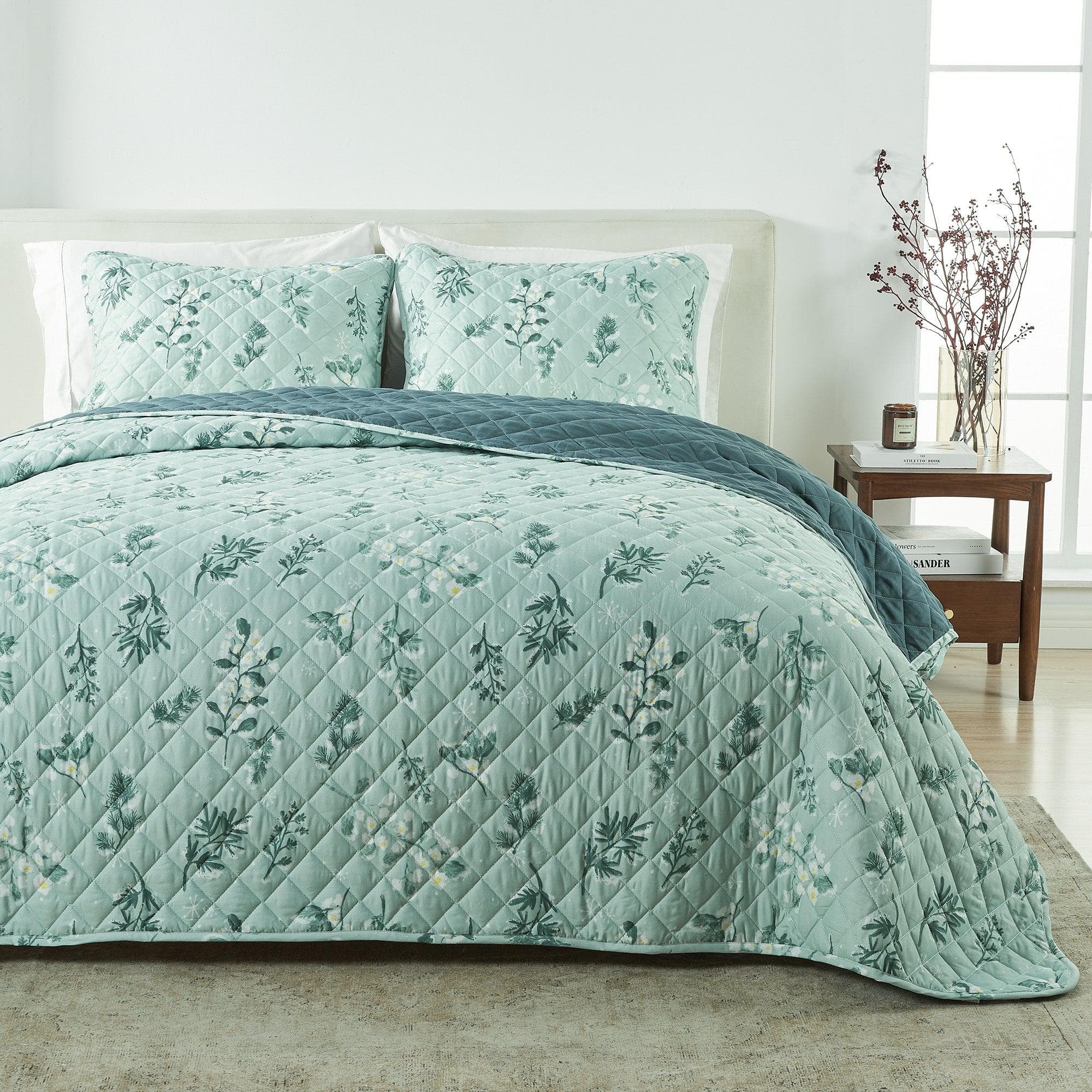 Snowy Botanical Quilt Set - Mariela Collection
