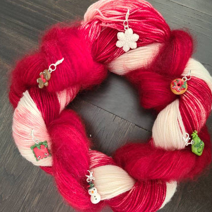Holiday Yarn Wreath knit gift set