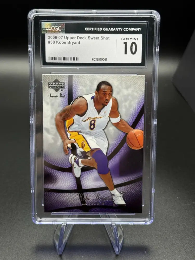 PSA 10 GEM MINT 2006 UPPER DECK KOBE BRYANT #38 LAKERS UD SWEET SHOT 23019 B153